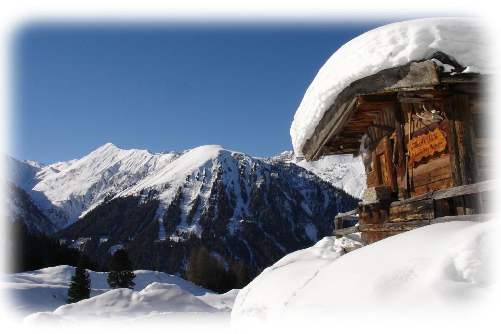 Ferienwohnungen Kroll - Appartements Viktoria Und Landhaus Maria Mayrhofen Quarto foto